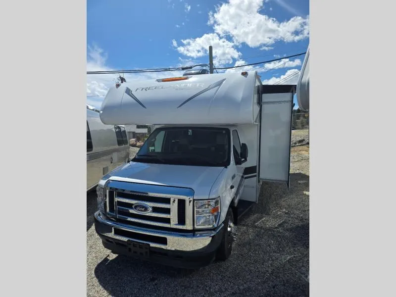 2021 Coachmen Freelander 26DS - Photo 4