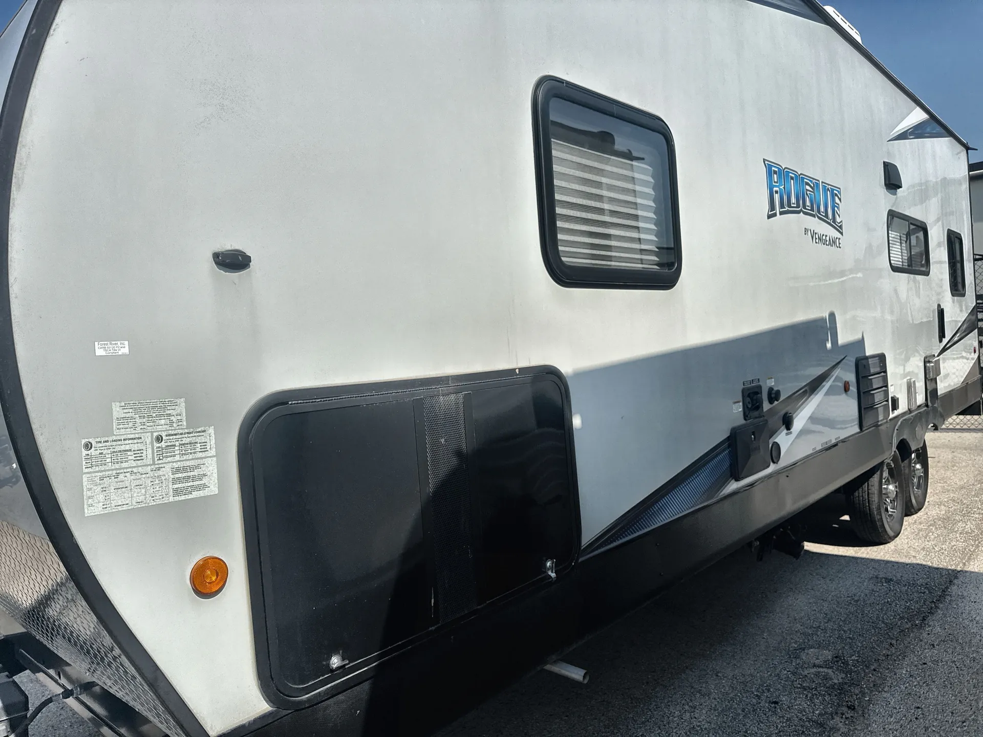 2020 Forest River Vengeance Rogue 25V — off campside