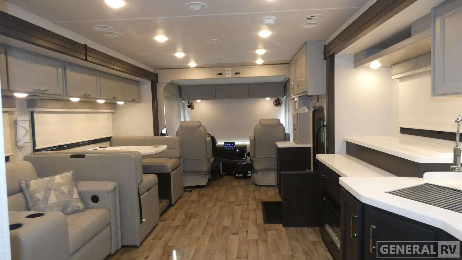 2026 Thor Motor Coach Palazzo GT 37.5 - Photo 3