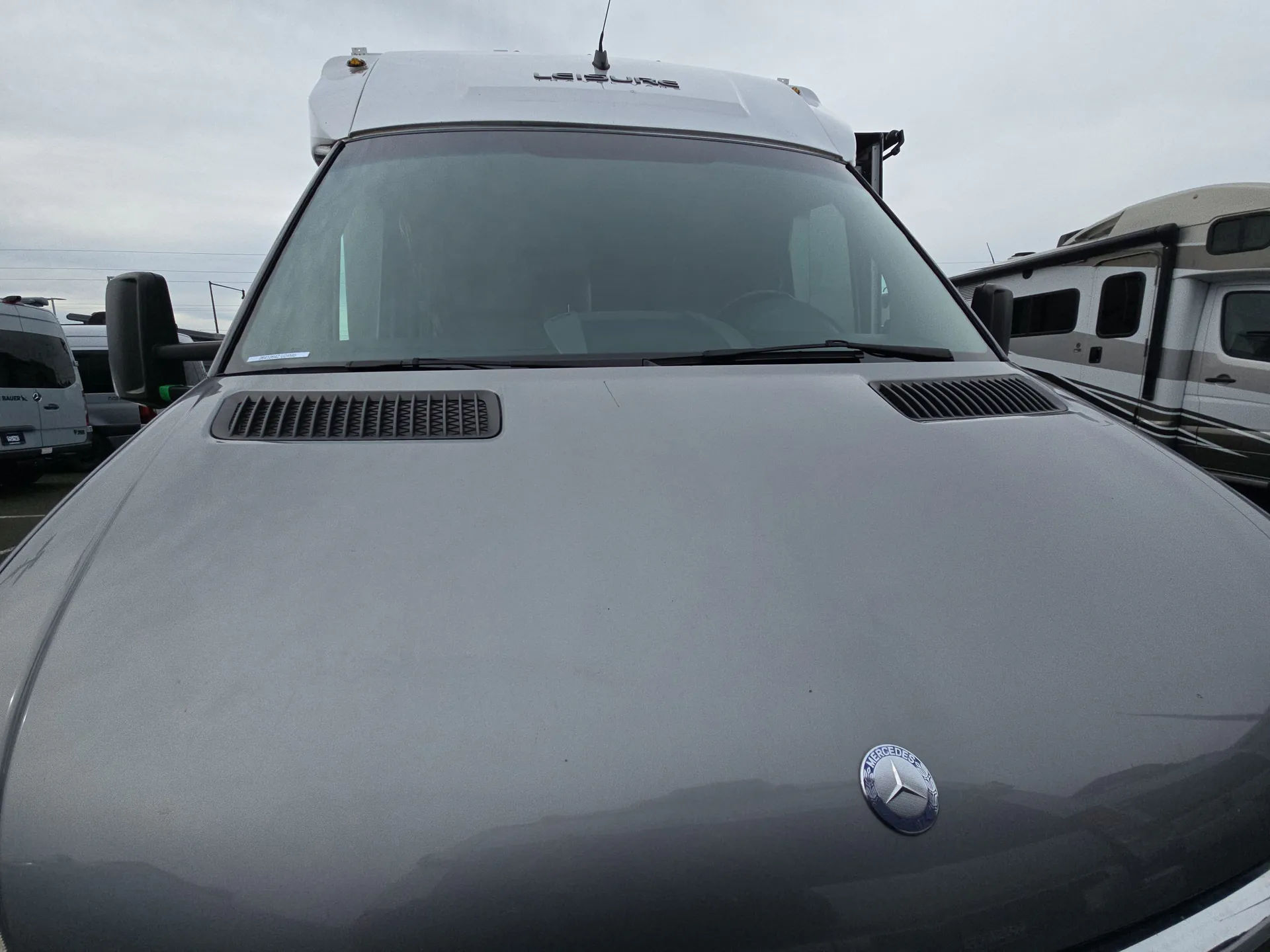 2013 Leisure Travel Unity U24MB — front