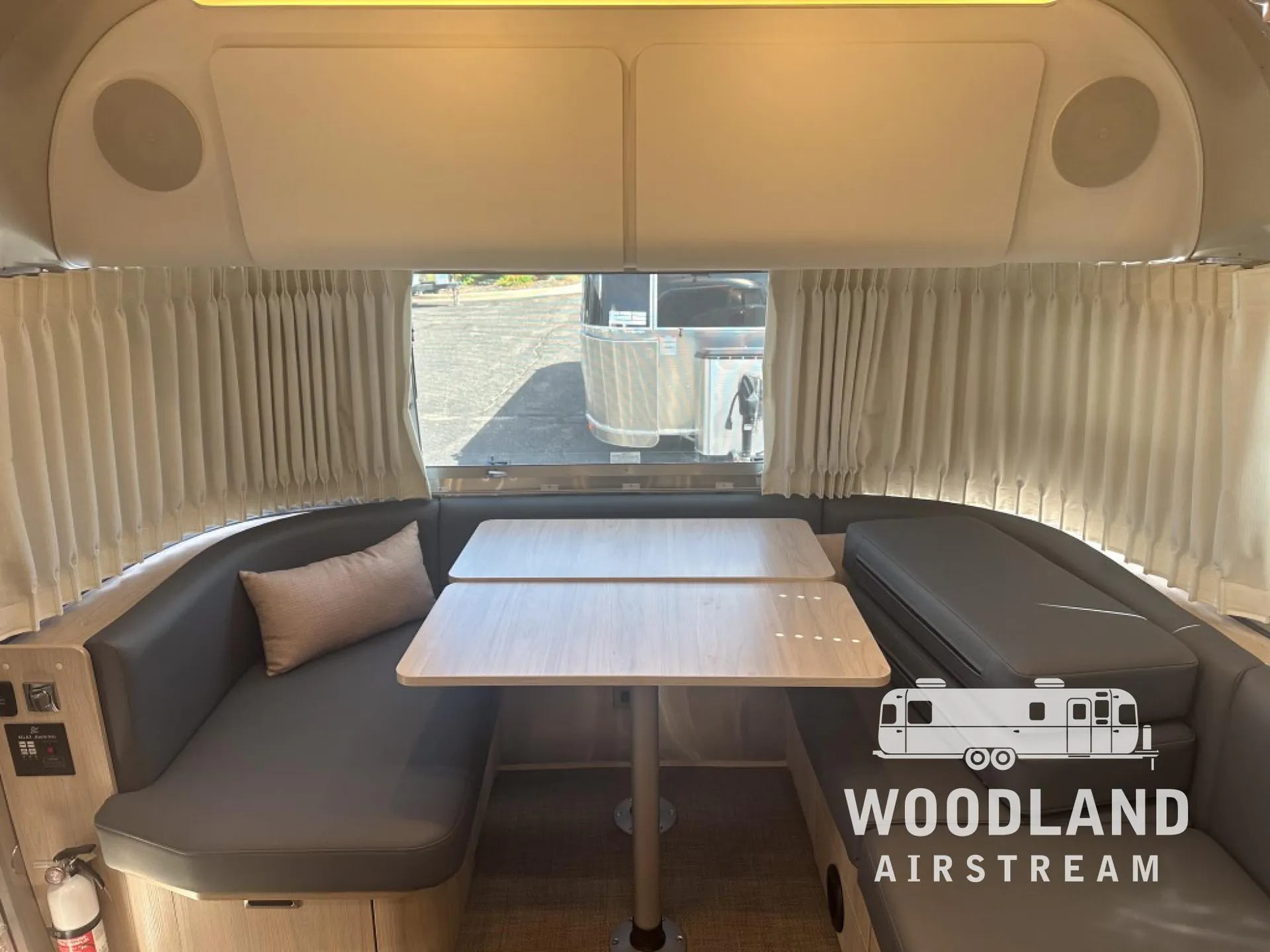 2022 Airstream Globetrotter 25FB - Photo 3