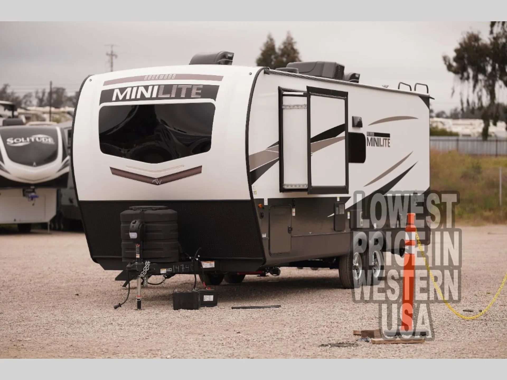 2025 Forest River Rockwood Mini Lite 2518S - Photo 3