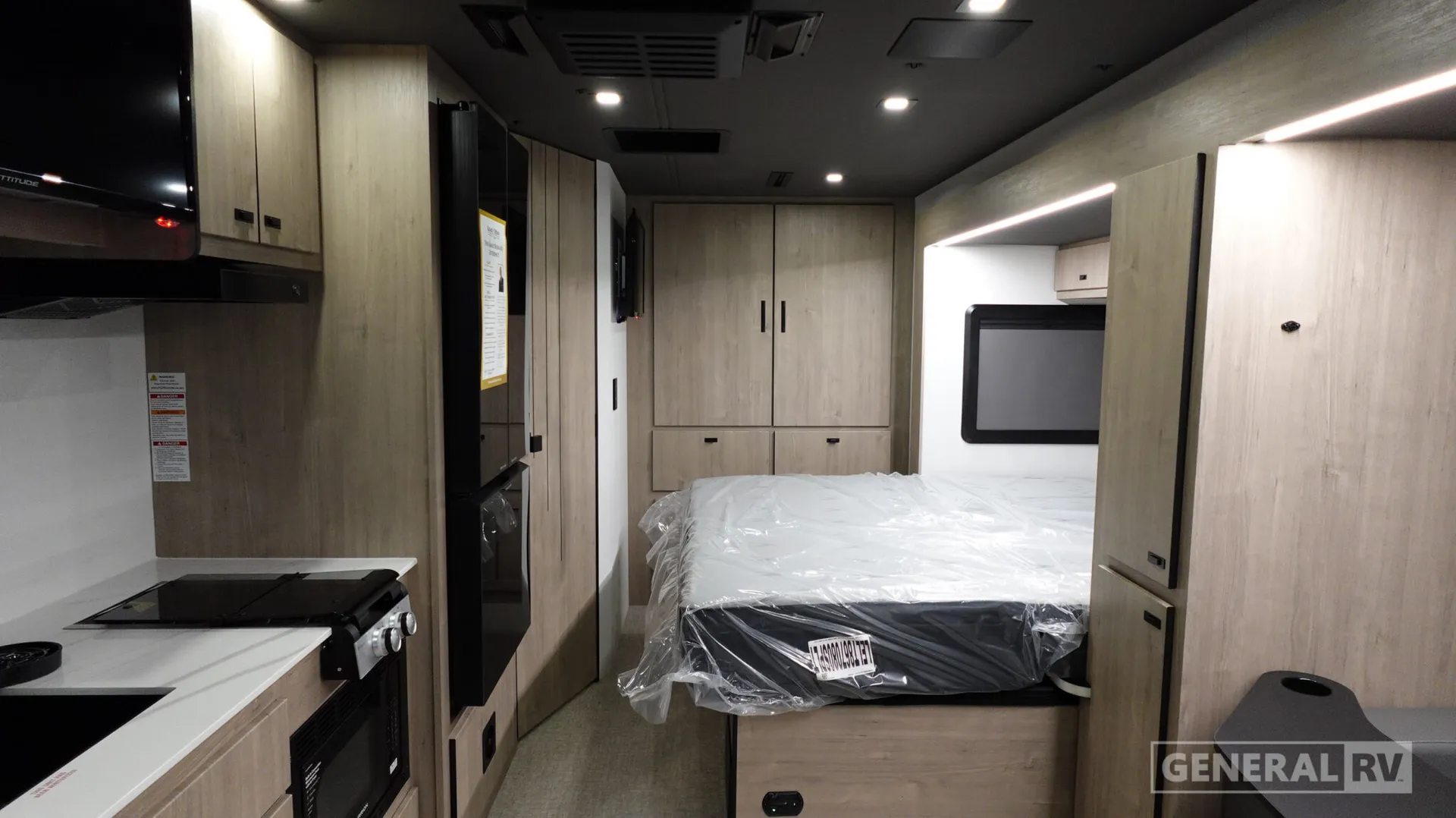 2027 Grand Design Lineage Series M 25FW - Photo 3