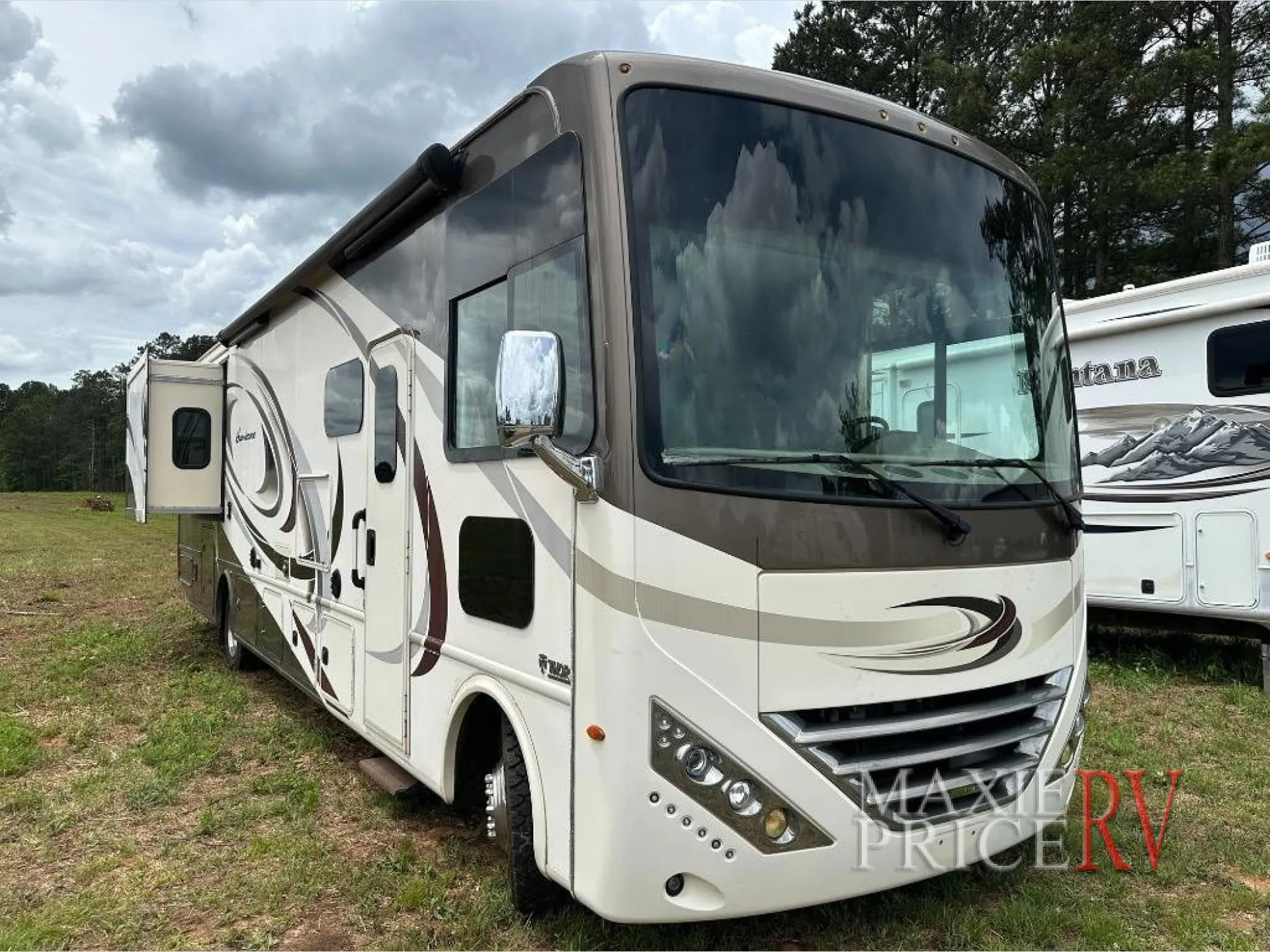 2018 Thor Motor Coach Hurricane 35M - Photo 2