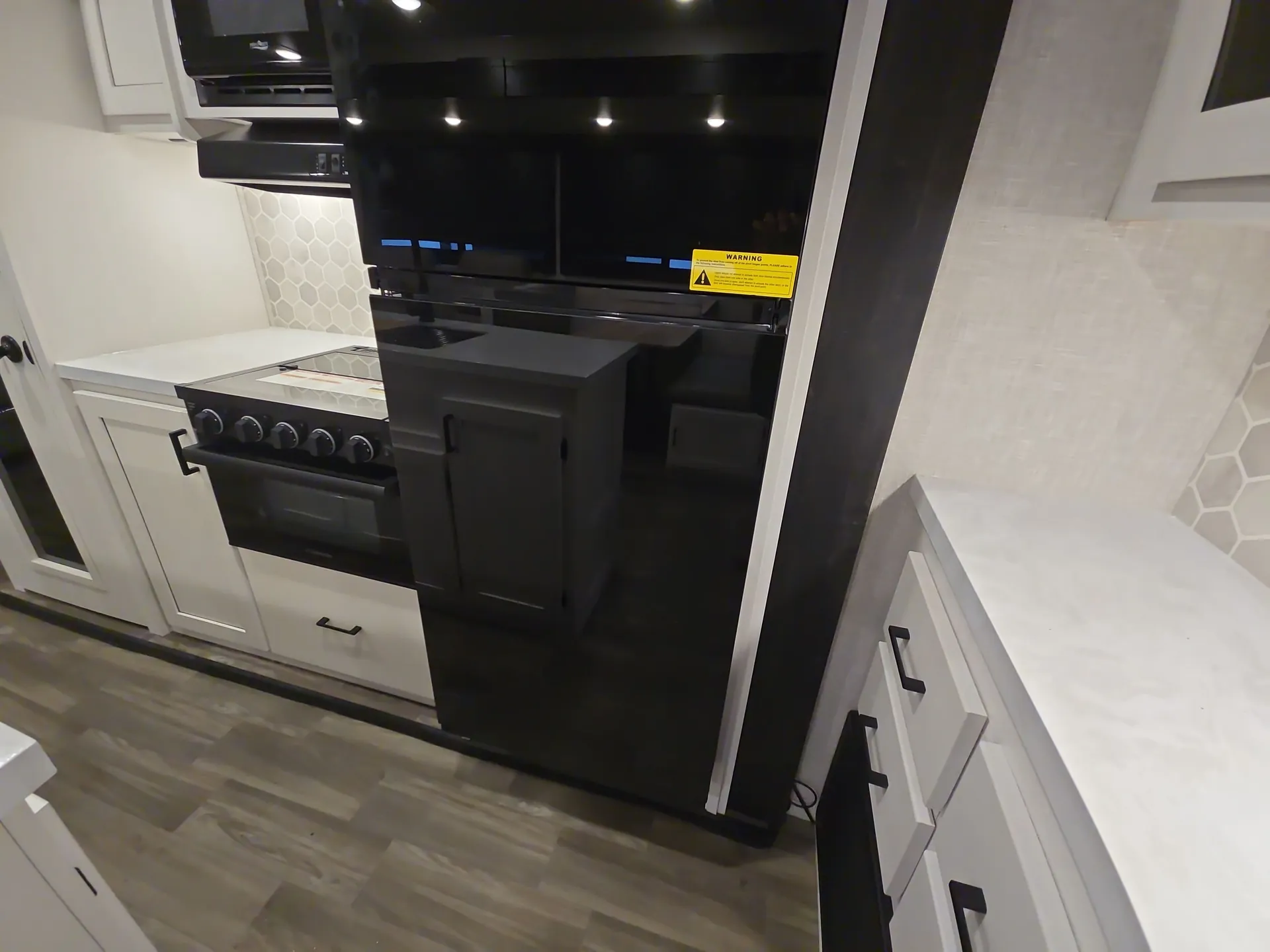 2024 Highland Ridge Light 290RLS dealer photo 8 from Camping World