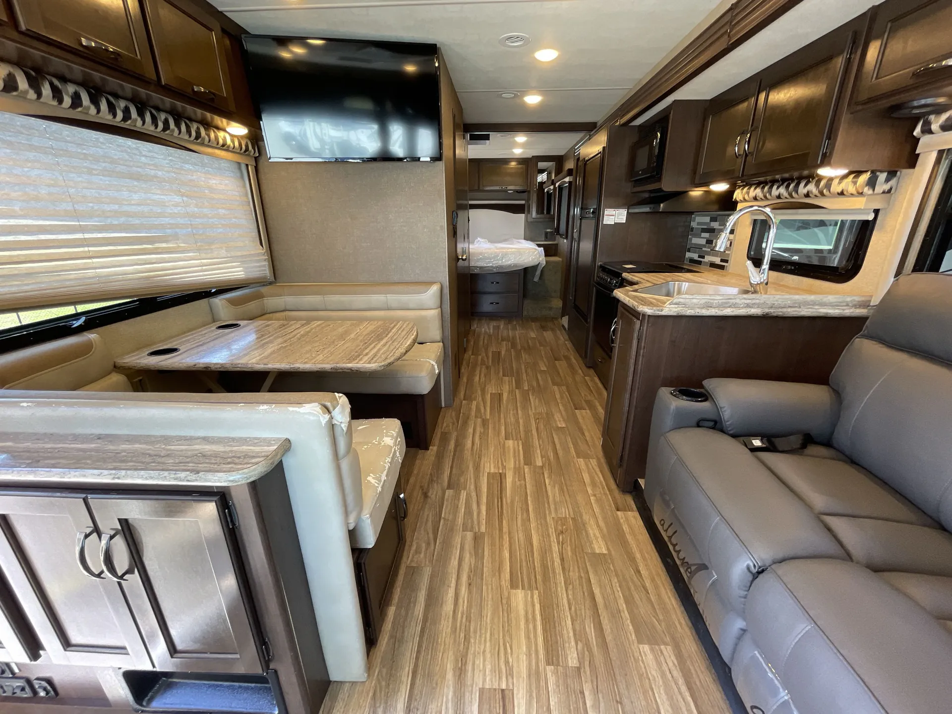2018 Thor Motor Coach Ace 30.4 - Photo 3