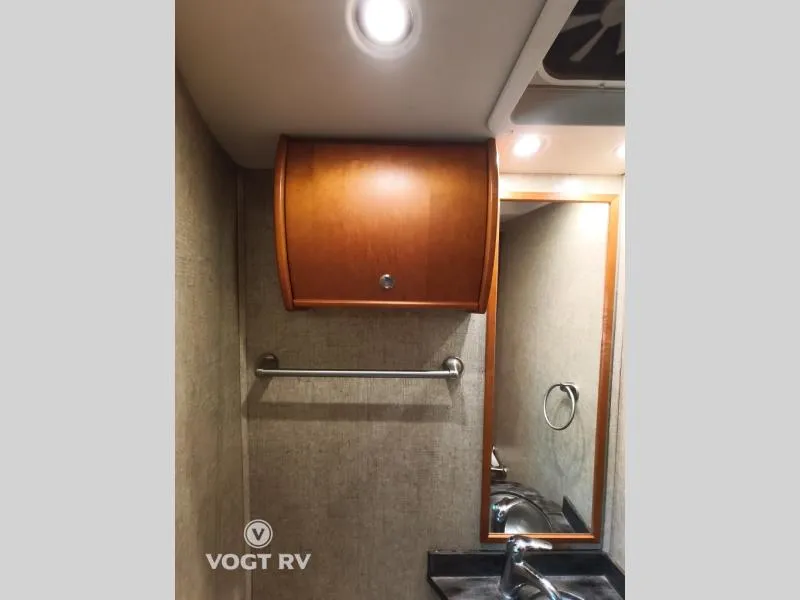 2013 Leisure Travel Vans Unity 24TB - Photo 2
