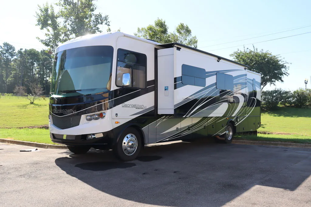 2019 Forest River Georgetown 369DS - Photo 3