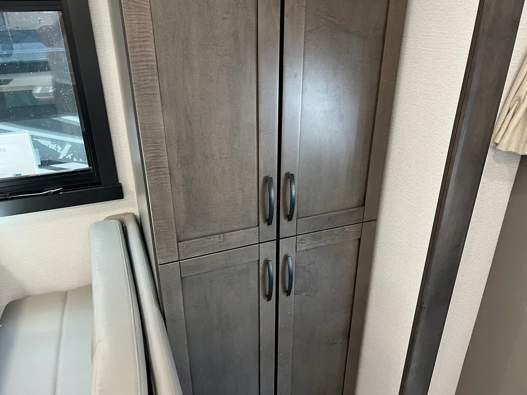 2027 Entegra Coach Accolade 37K, Photos photo 7
