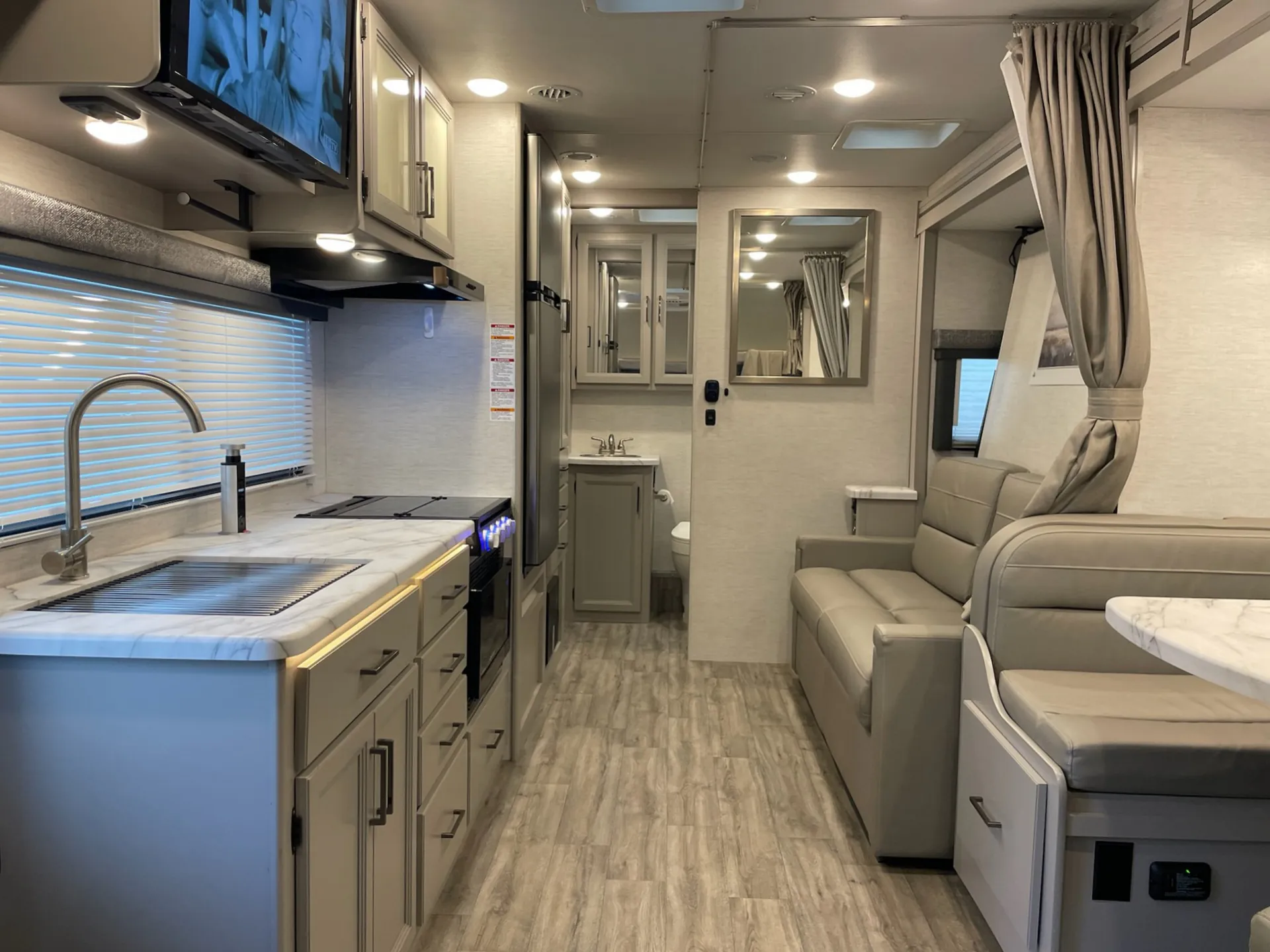 2025 Thor Motor Coach Coleman 24CL - Photo 4