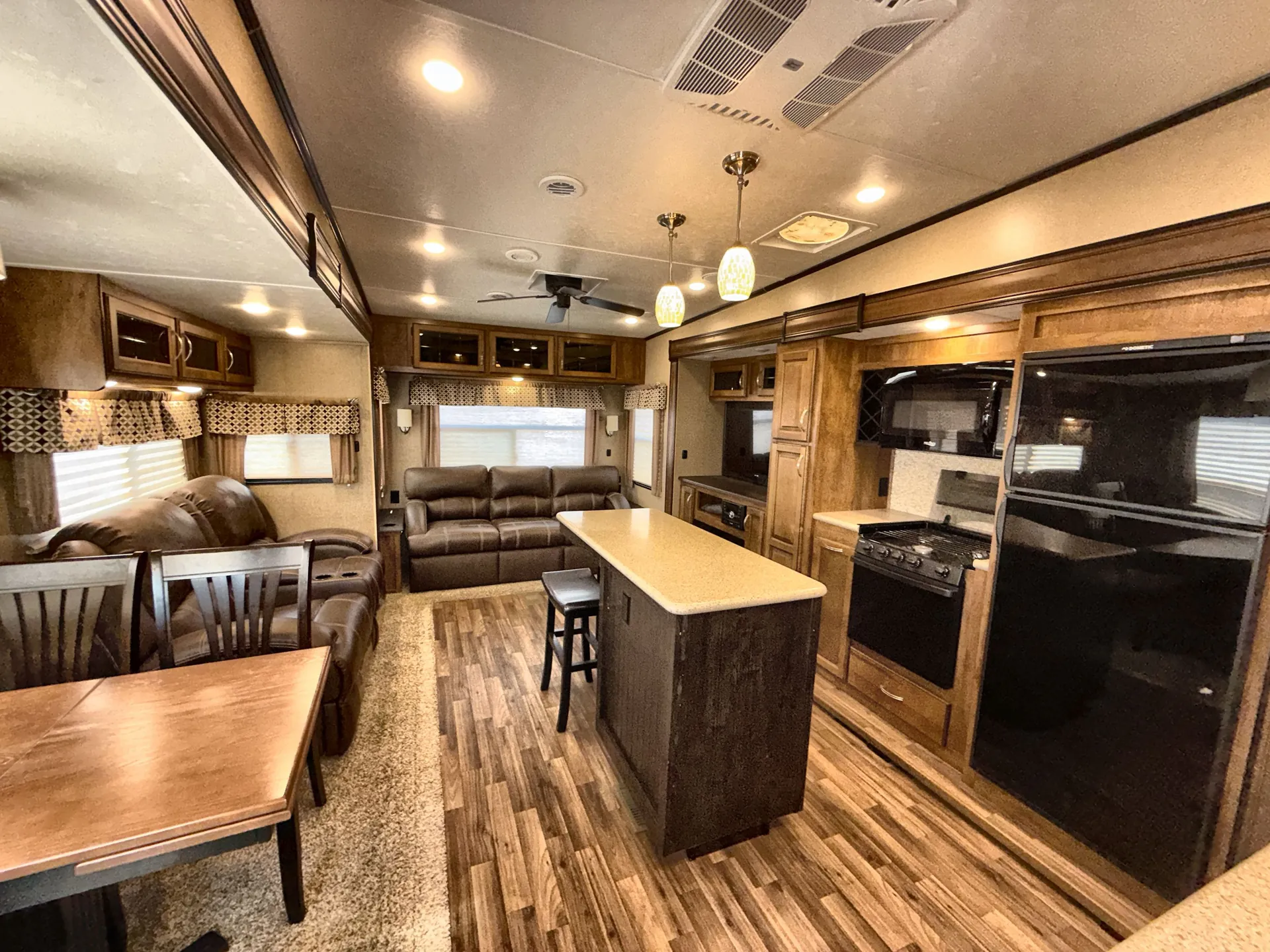2018 Coachmen Chaparral 360IBL — living area main