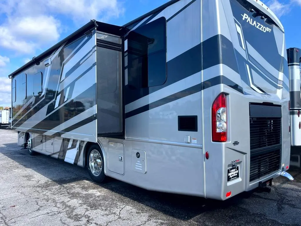 2026 Thor Motor Coach Palazzo GT 33.6 - Photo 4