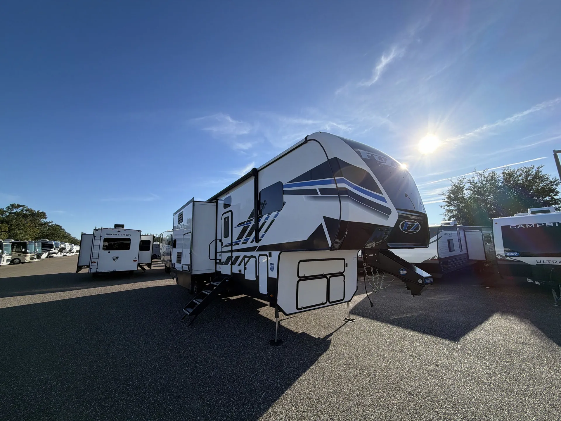 2022 Keystone Fuzion 379 - Photo 2