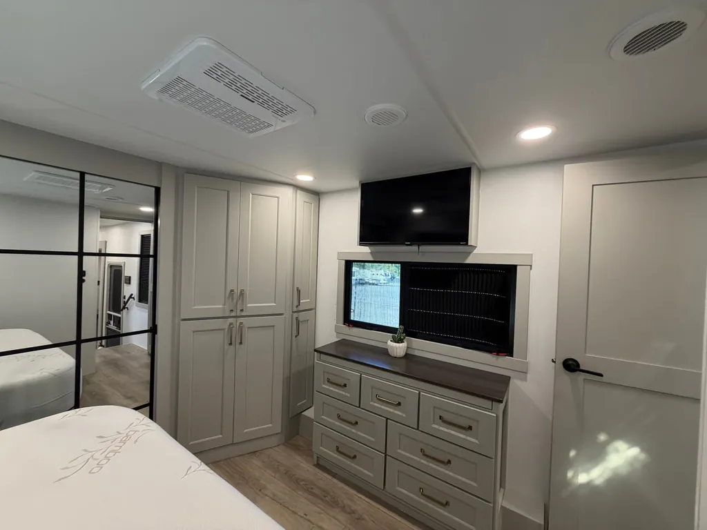 2026 Brinkley Model G 3970, Photos photo 28