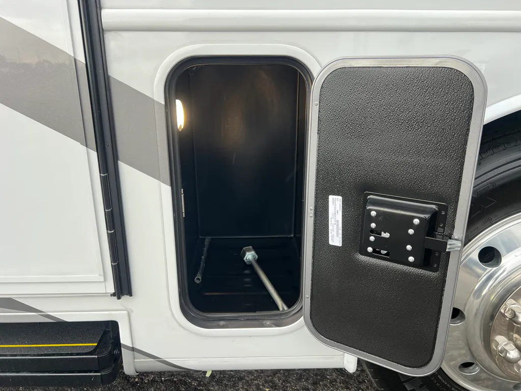 2027 Entegra Coach Vision XL 36C, Photos photo 28