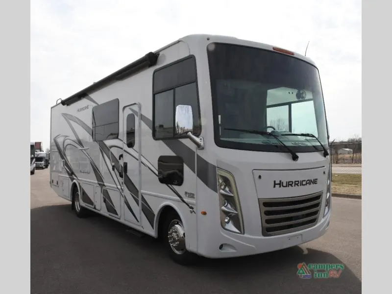 2024 Thor Motor Coach Hurricane 29M - Photo 2