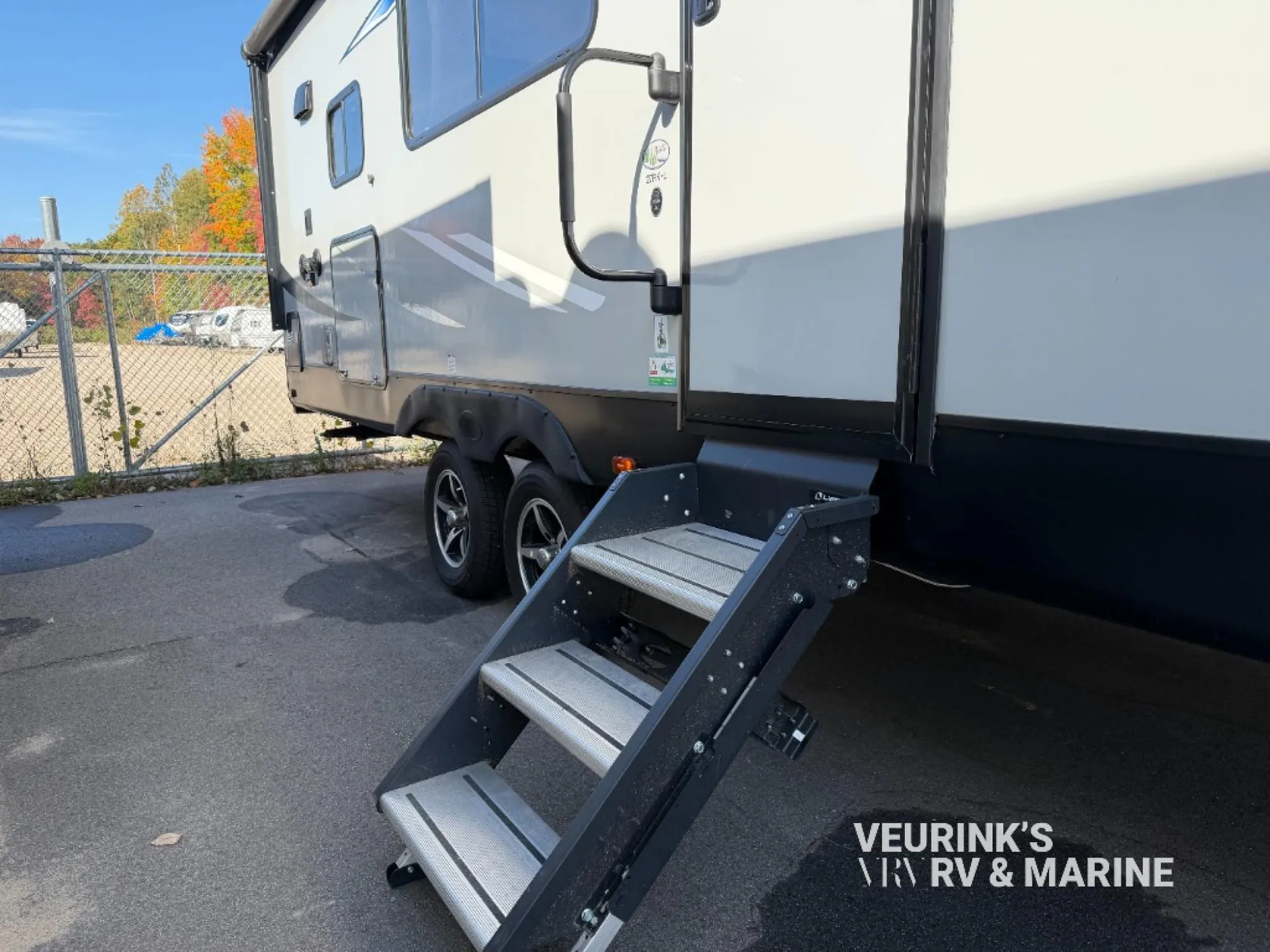 2020 Forest River Cherokee Alpha Wolf 27RK-L — Photo 6