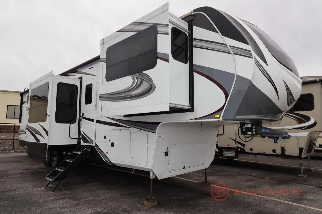 2023 Grand Design Solitude 380FL - Photo 2