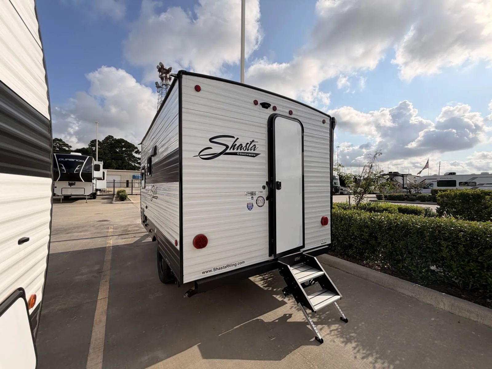2026 Coachmen Shasta Compact 17DB - Photo 3