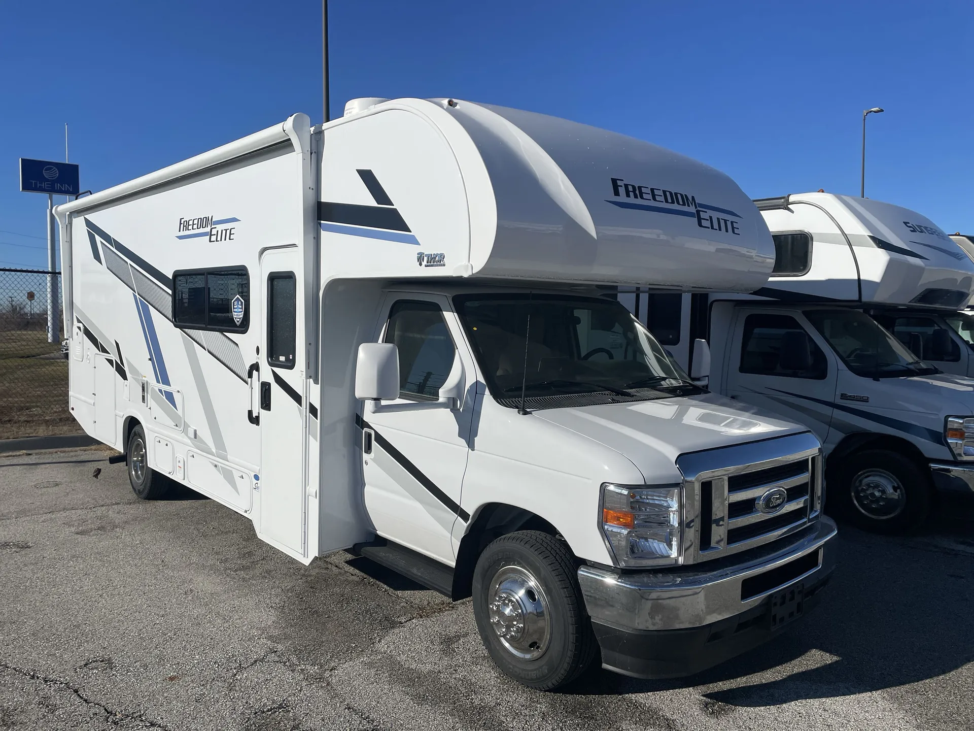 2025 Thor Motor Coach Freedom Elite 27HE - Photo 2