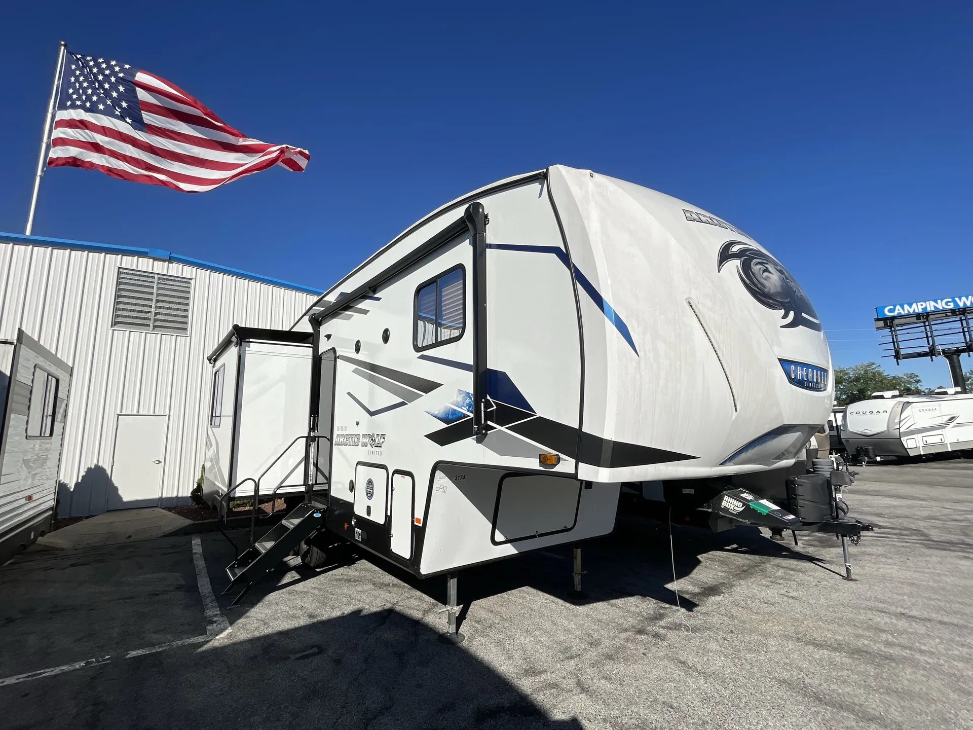 2024 Forest River Cherokee Arctic Wolf 27SGS - Photo 2