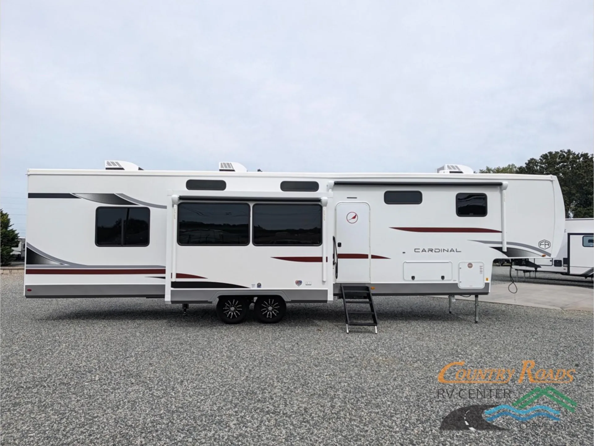 2027 Forest River Cardinal 35CRIB — Photo 6