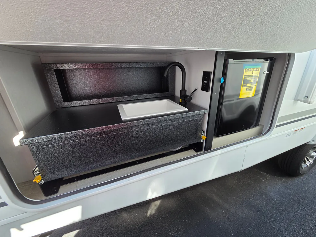 2026 Coachmen Freedom Express Select 30SE, Photos photo 14