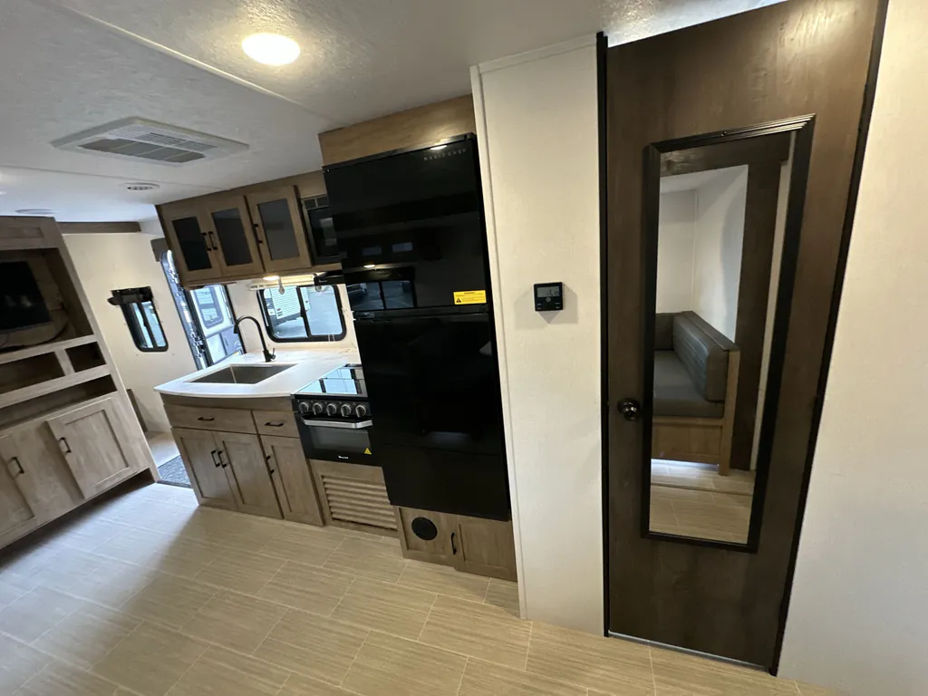 2024 Coachmen Freedom Express Select 29SE, Photos photo 20