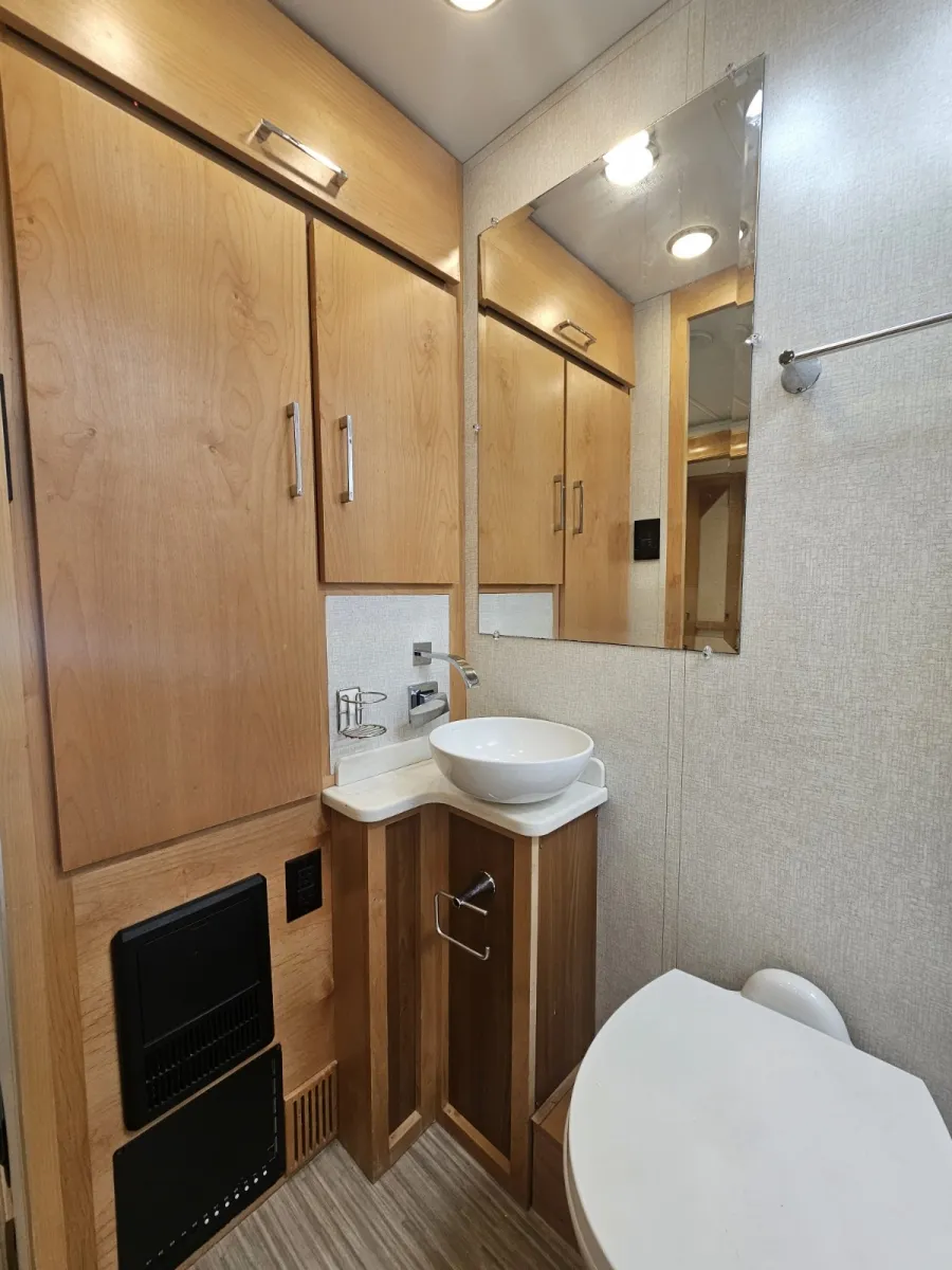 2018 Tiffin Wayfarer 24 FW, Photos photo 23