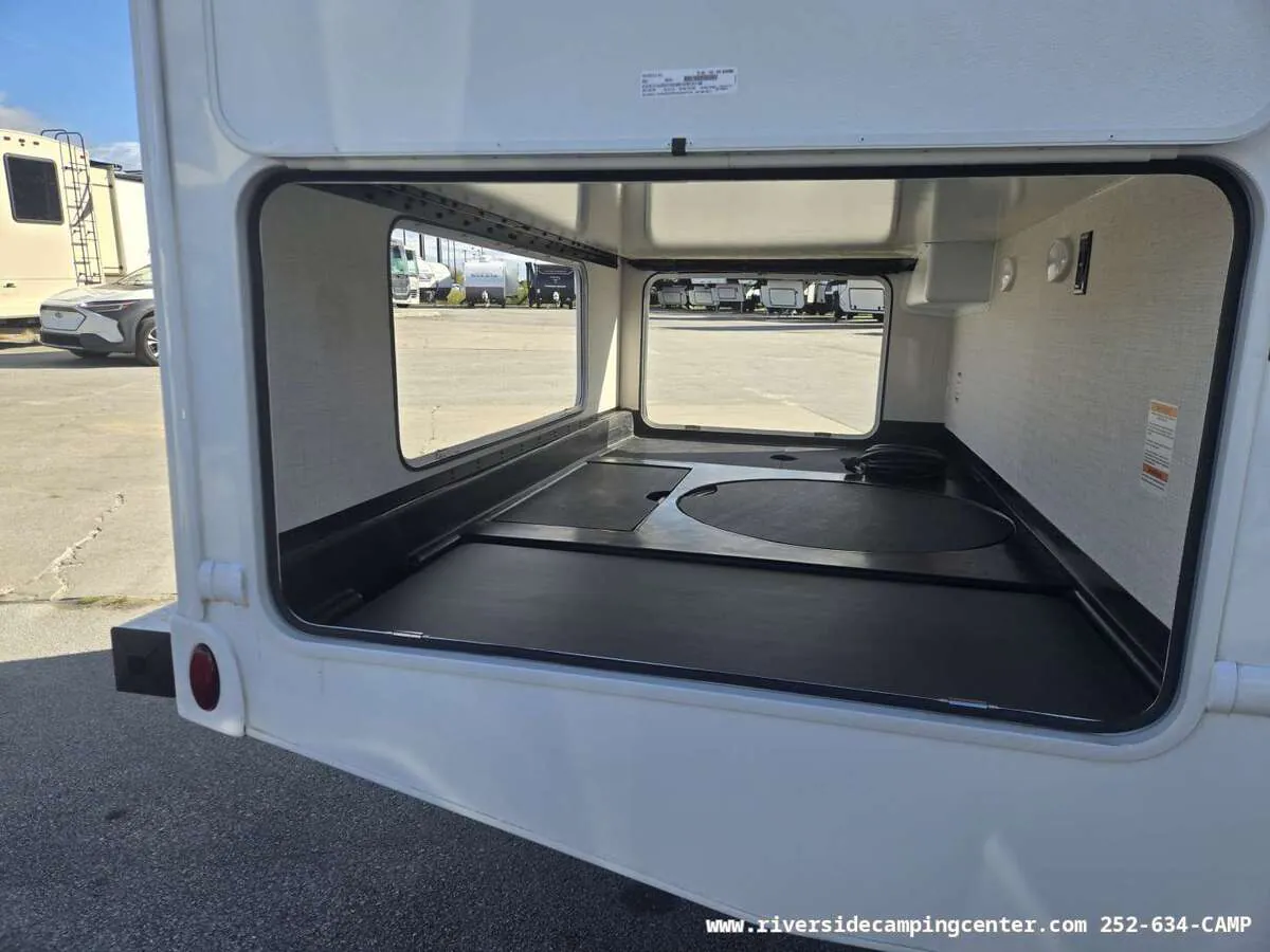 2027 Thor Motor Coach Chateau 29K - Photo 4