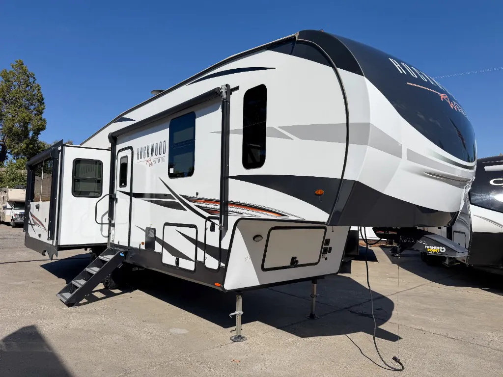 2022 Forest River Rockwood Ultra Lite 2893BS - Photo 2