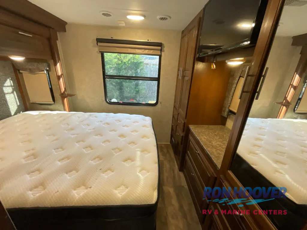 2015 Forest River RV Georgetown 335DS, Photos photo 25