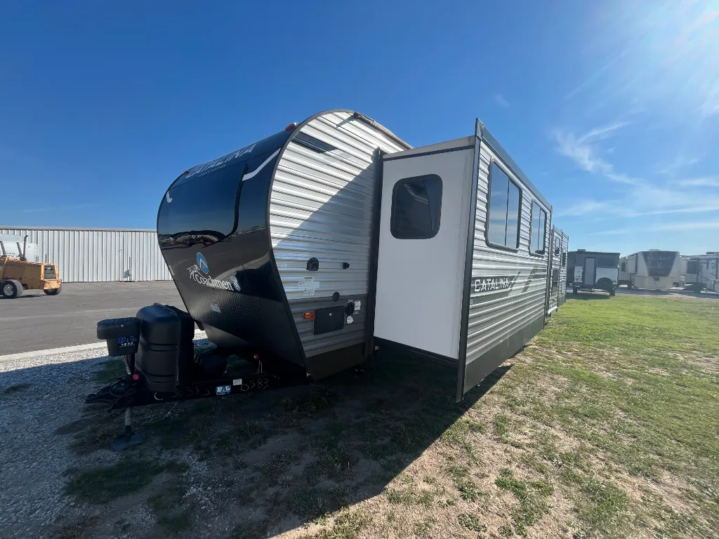 2024 Coachmen Catalina Legacy Edition 333FKTS, Photos photo 4