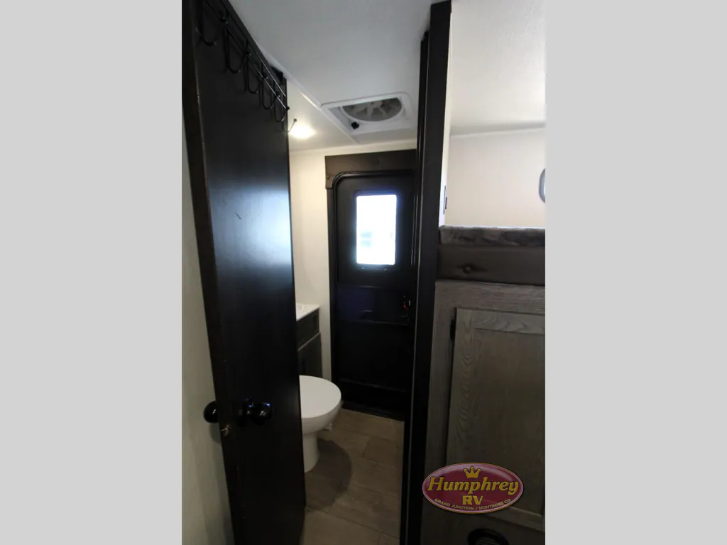 2026 Forest River Cherokee Alpha Wolf 33BH, Photos photo 26