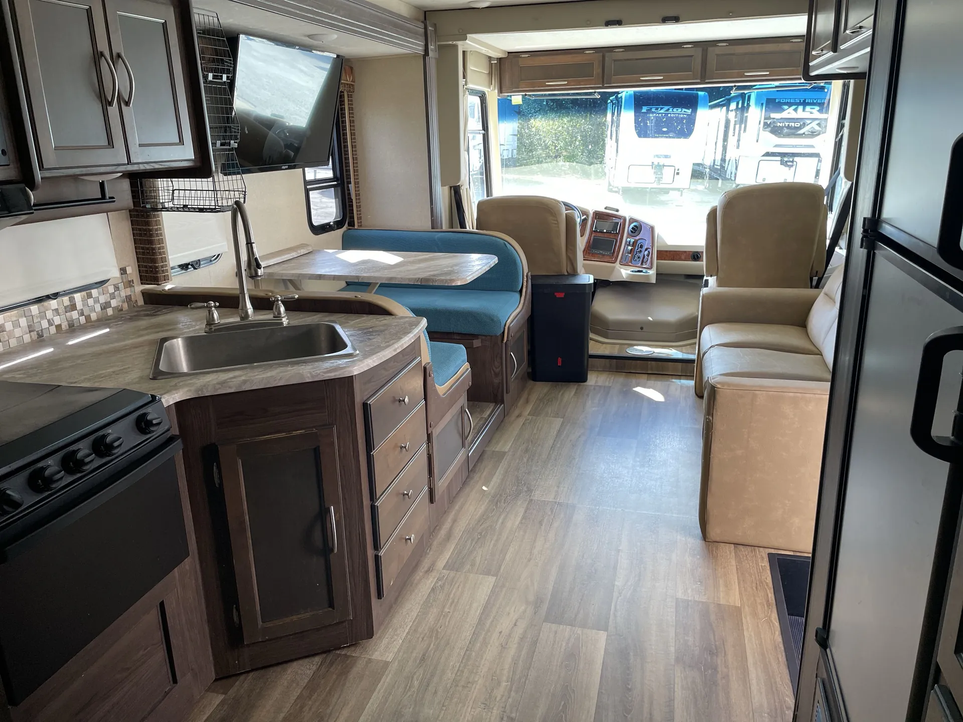 2018 Coachmen Pursuit Precision 27DS — living area main