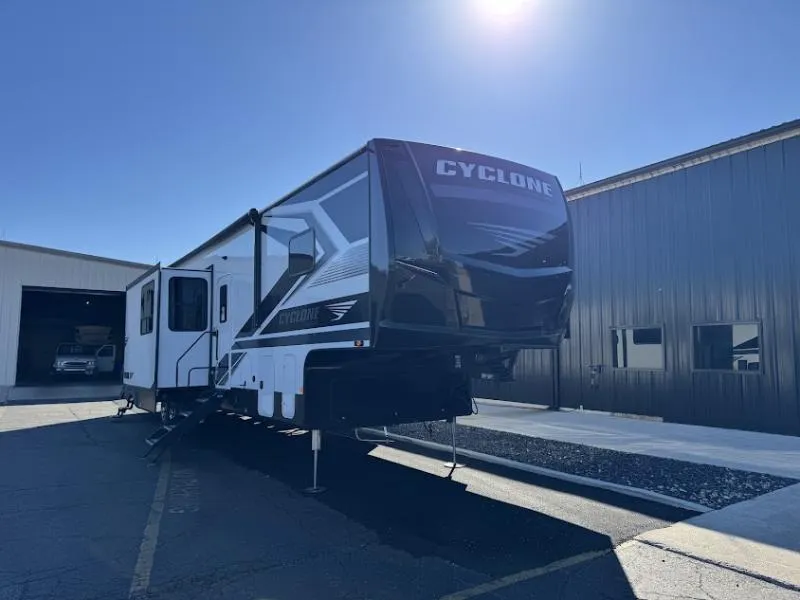 2027 Heartland Cyclone New    3913 - Photo 4