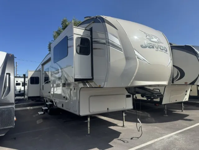 2018 Jayco Eagle 339FLQS - Photo 2