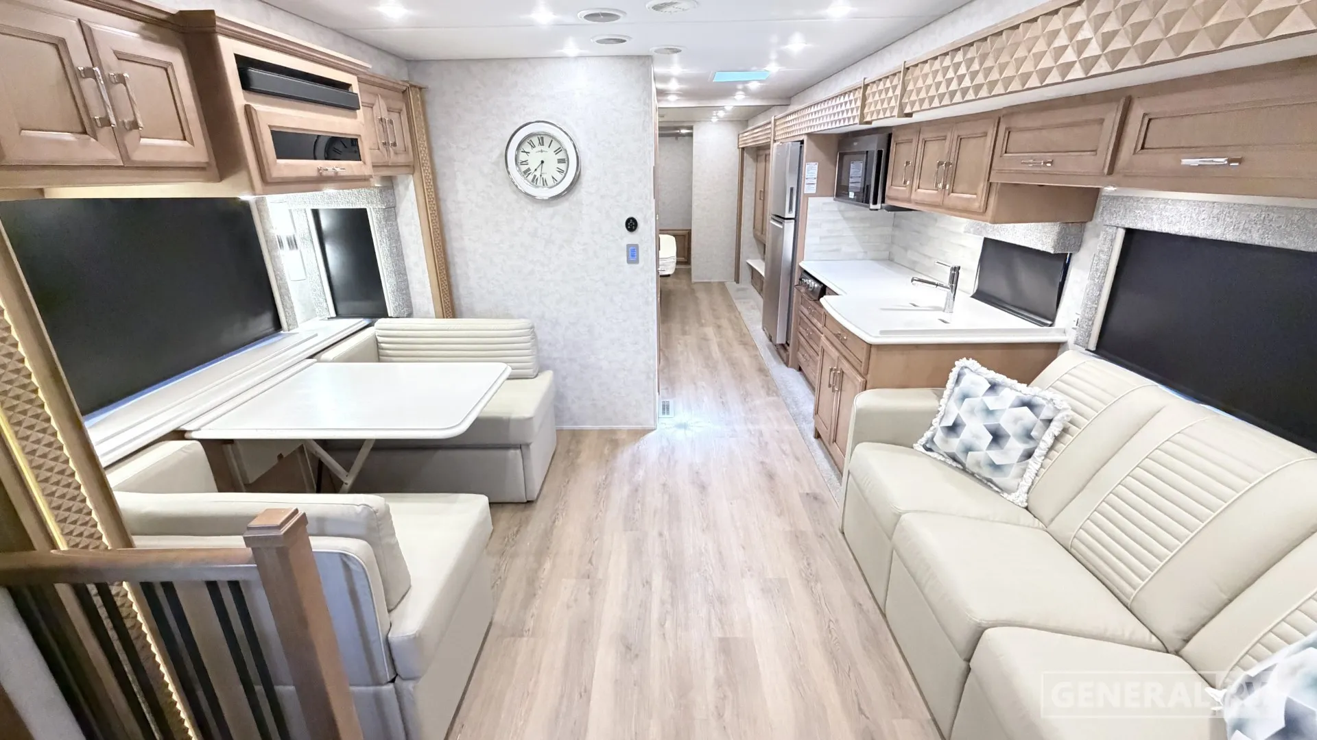2024 Newmar Bay Star 3618 - Photo 3