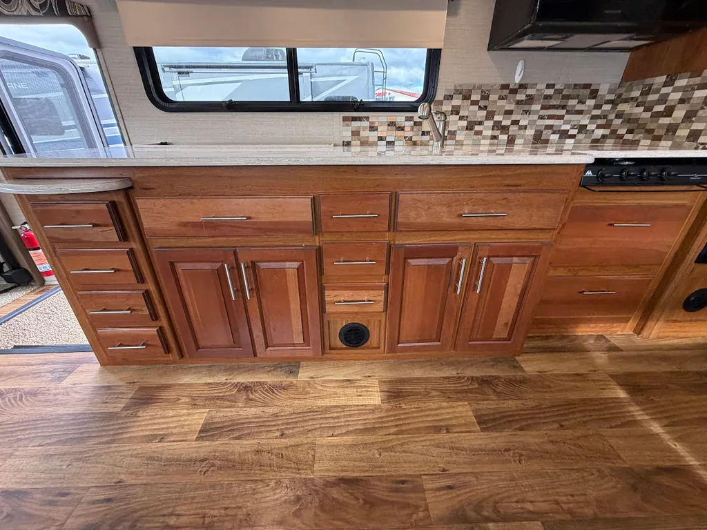 2017 Jayco Precept 35S, Photos photo 16