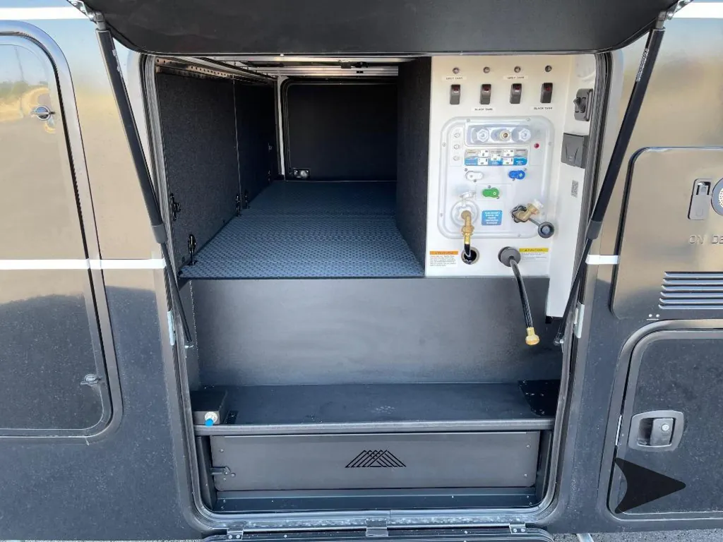2027 Brinkley Model G 3970, Photos photo 15
