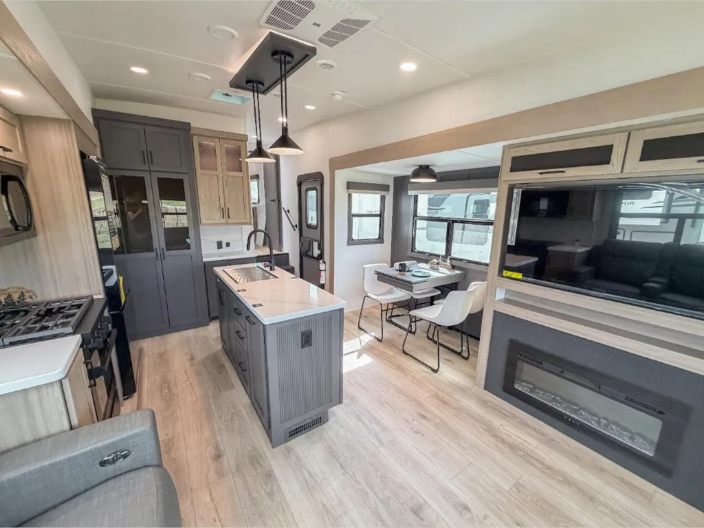 2026 Forest River Rockwood Signature R372RL, Photos photo 9