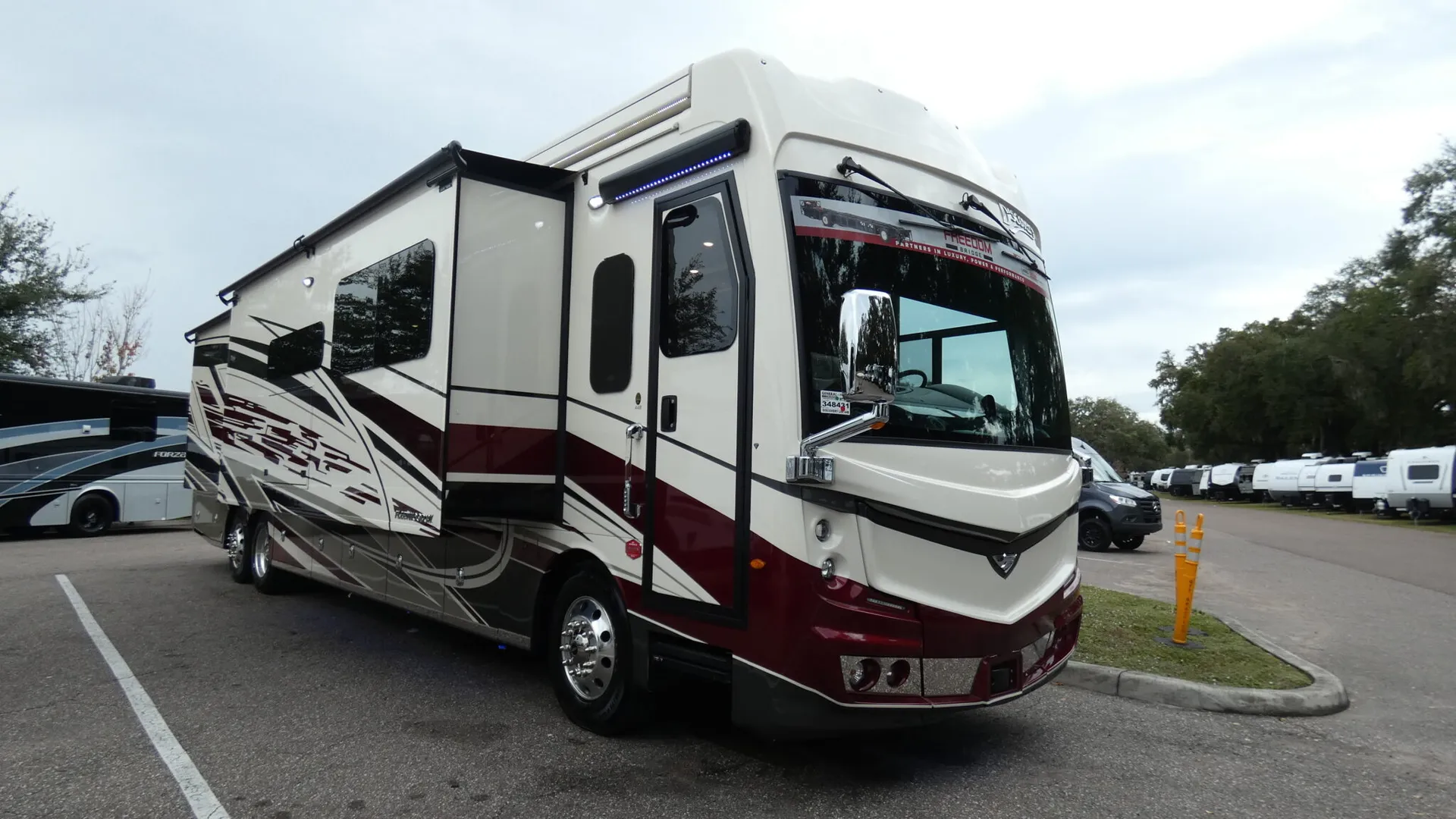 2026 Fleetwood Discovery LXE 44B - Photo 2