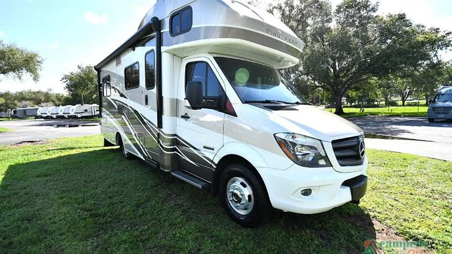 2018 Winnebago Navion 24V - Photo 2