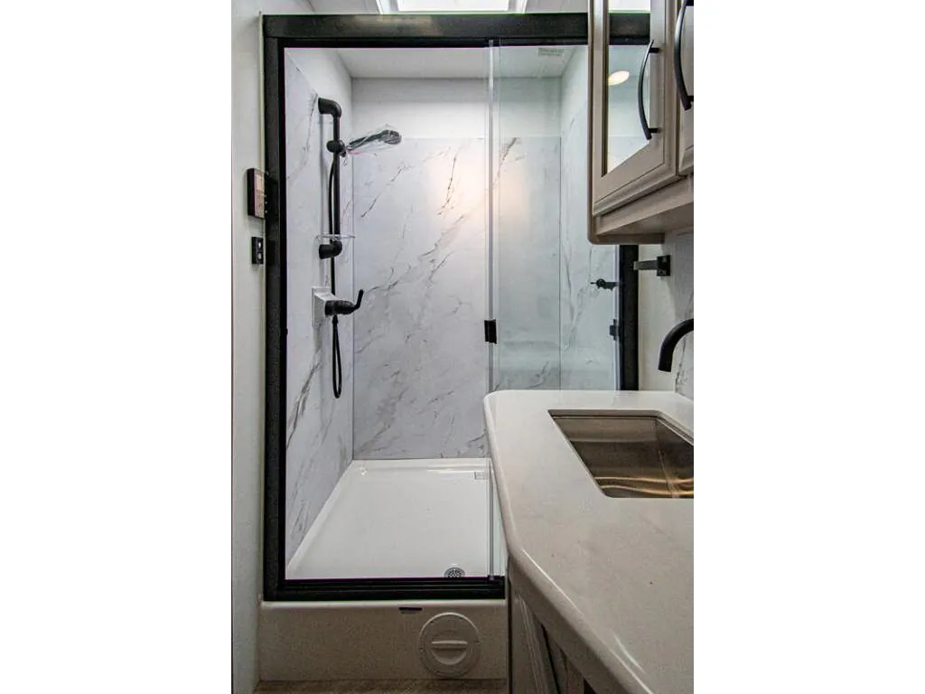 2027 Entegra Coach Emblem 36U, Photos photo 36