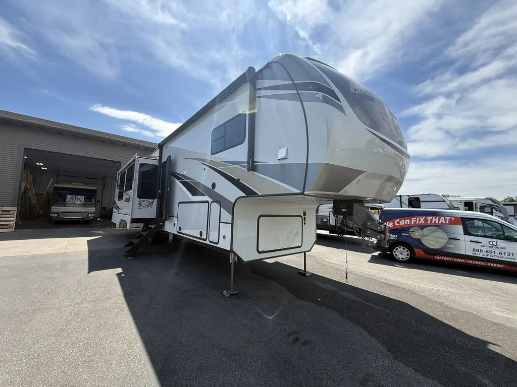2021 Alliance RV Paradigm 372RK - Photo 2