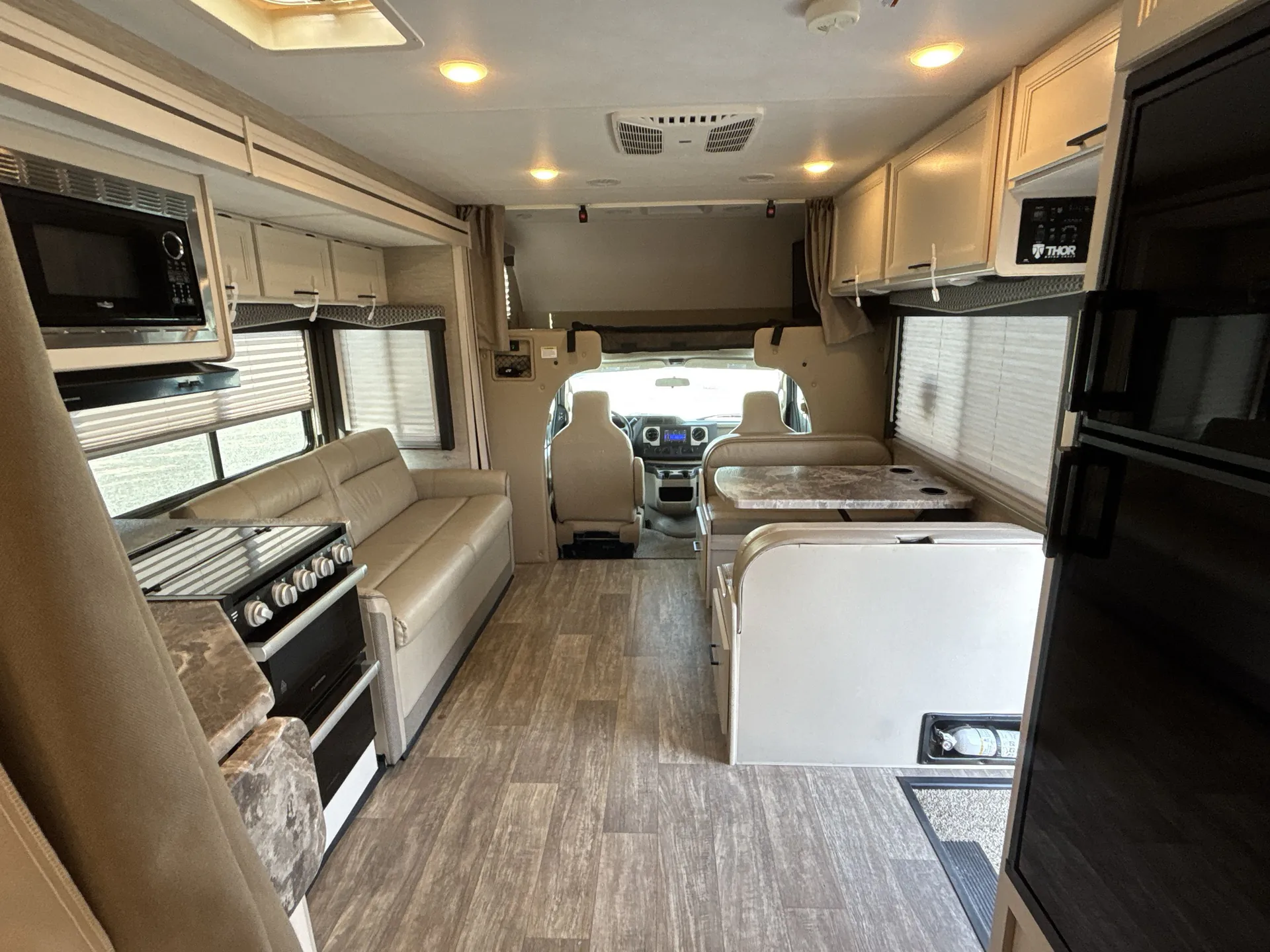 2023 Thor Motor Coach Chateau 27R — living area main