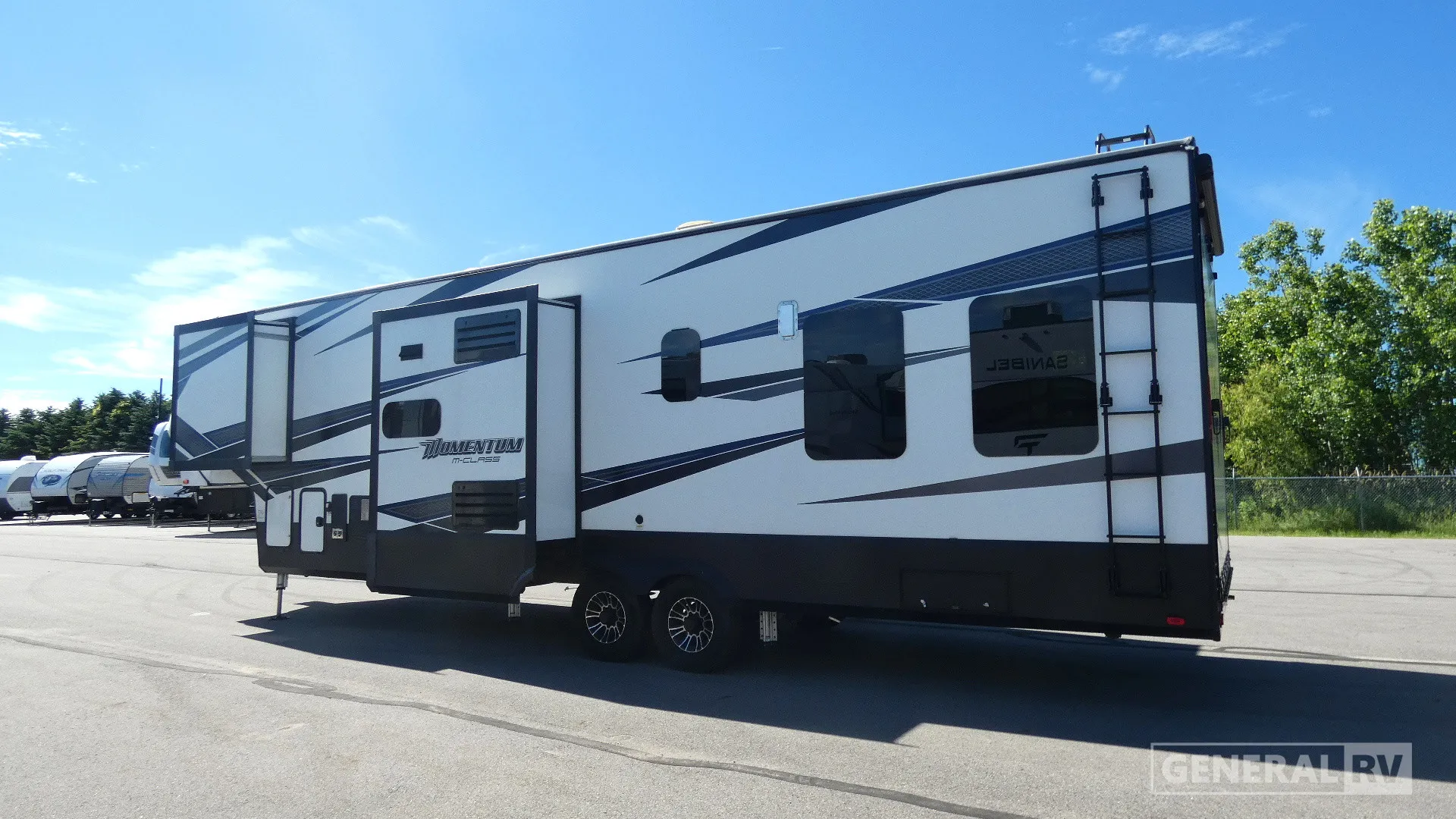 2018 Grand Design Momentum 351M - Photo 4