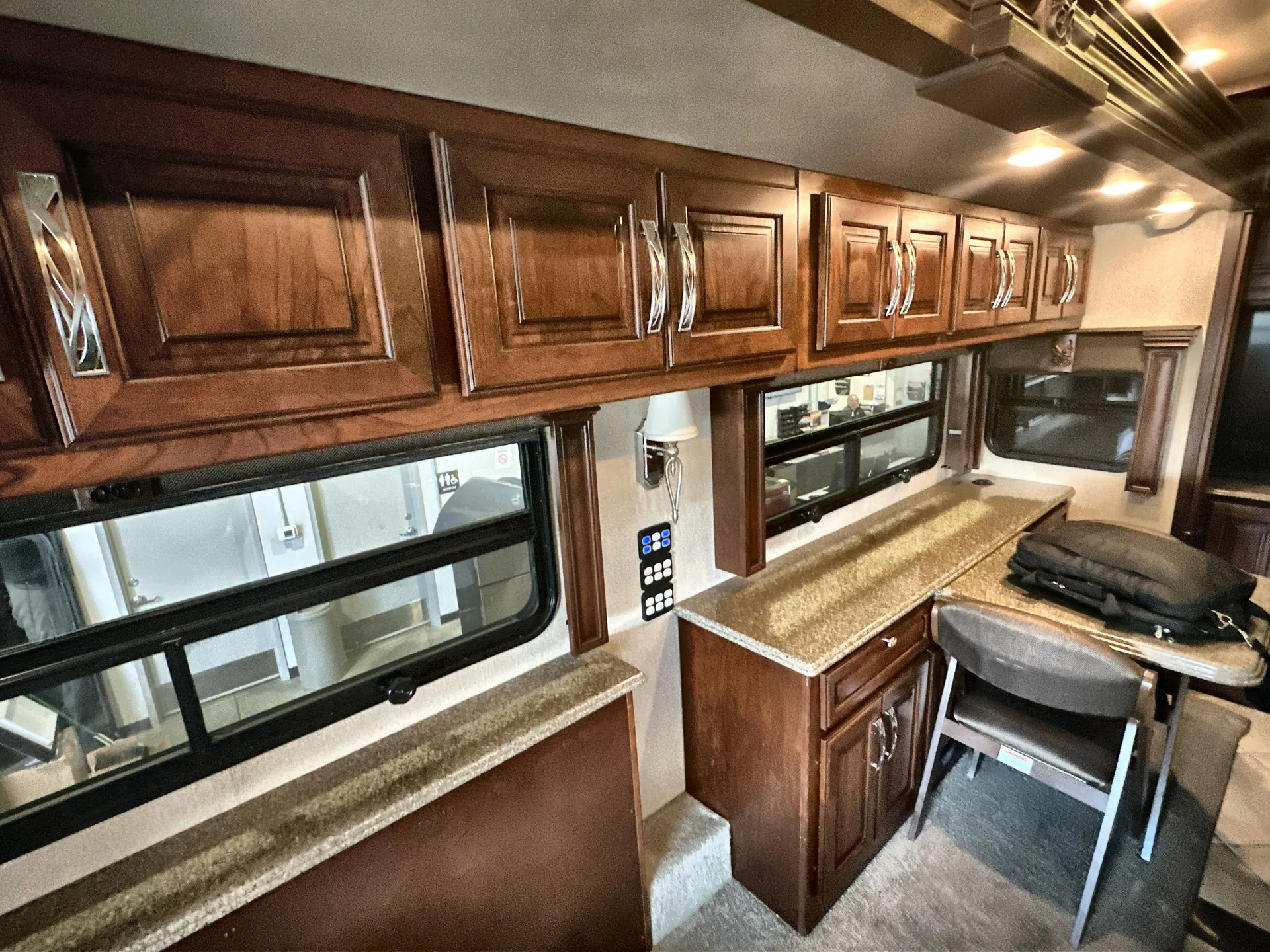2016 American Coach American Tradition 42M — living area main