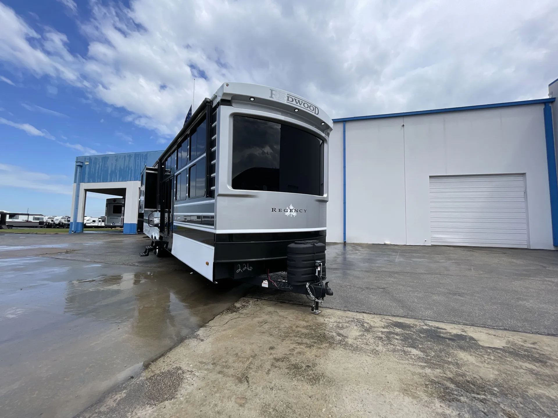 2025 crossroads Redwood 3951BAM - Photo 2