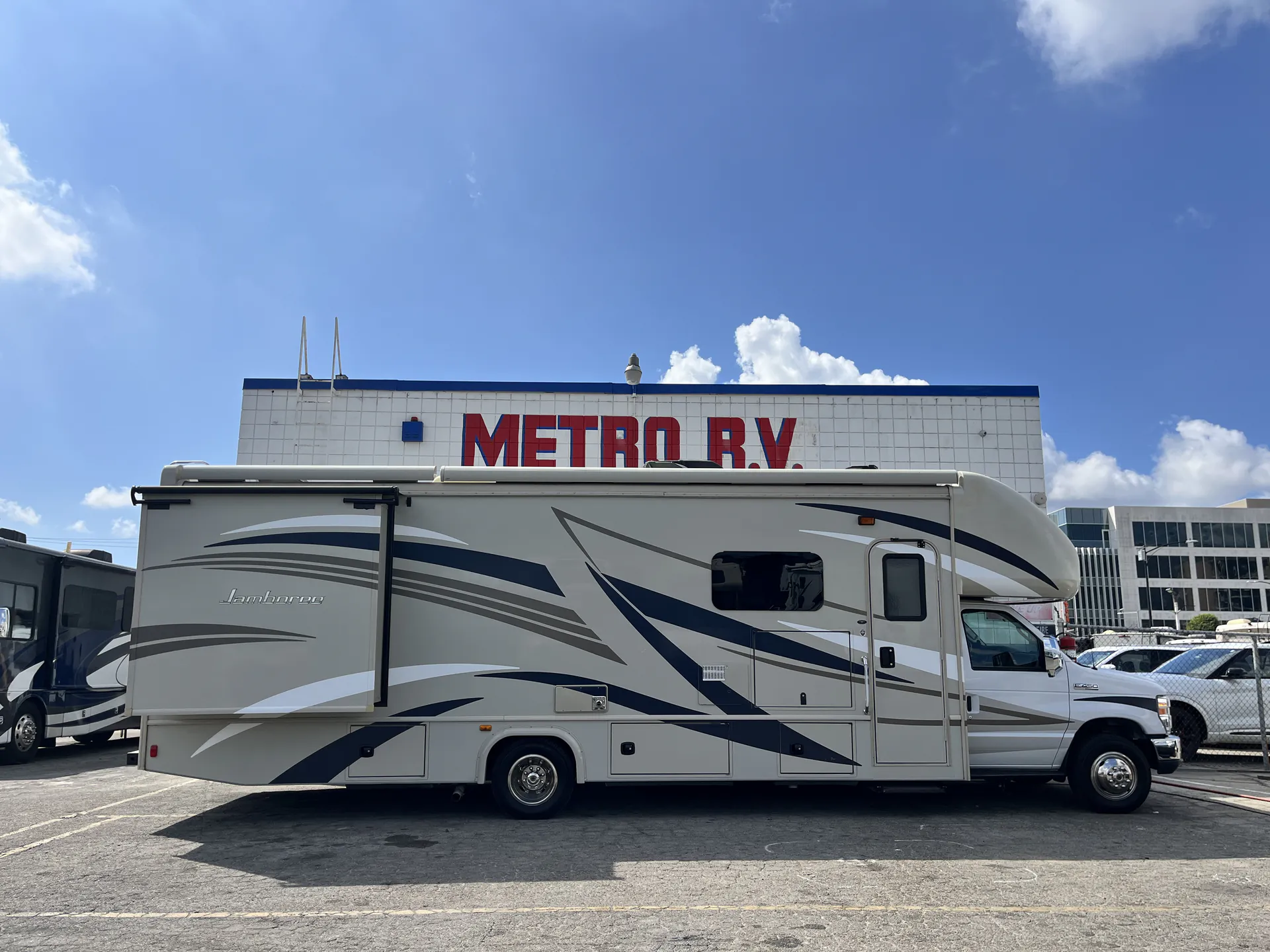 2017 Fleetwood Jamboree 31U - Photo 2